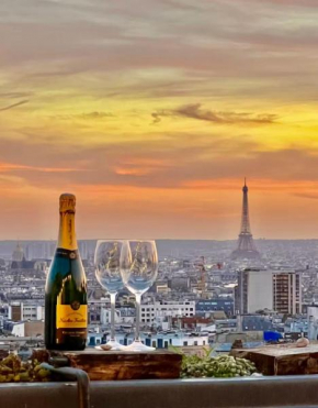 Terrasse avec vue magique sur tout Paris